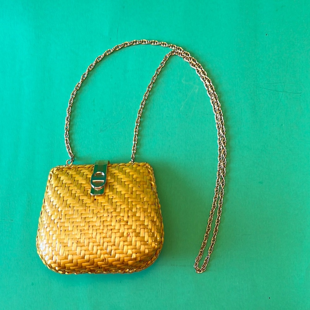 PURSE Women’s  gold purse. Women’s gold/yellow; manufacturer unknown